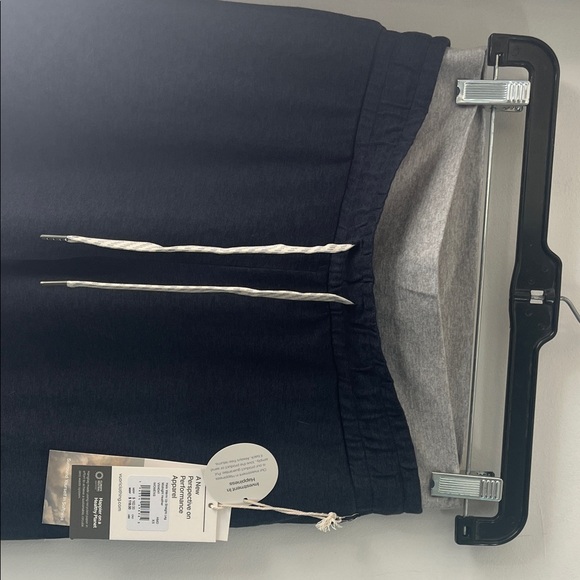 Vuori Halo Warm Up. Double waistband NWT - Picture 4 of 5